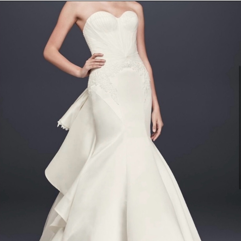 Zac Posen Truly Wedding Gown. Size 6. Would need to be dry cleaned.